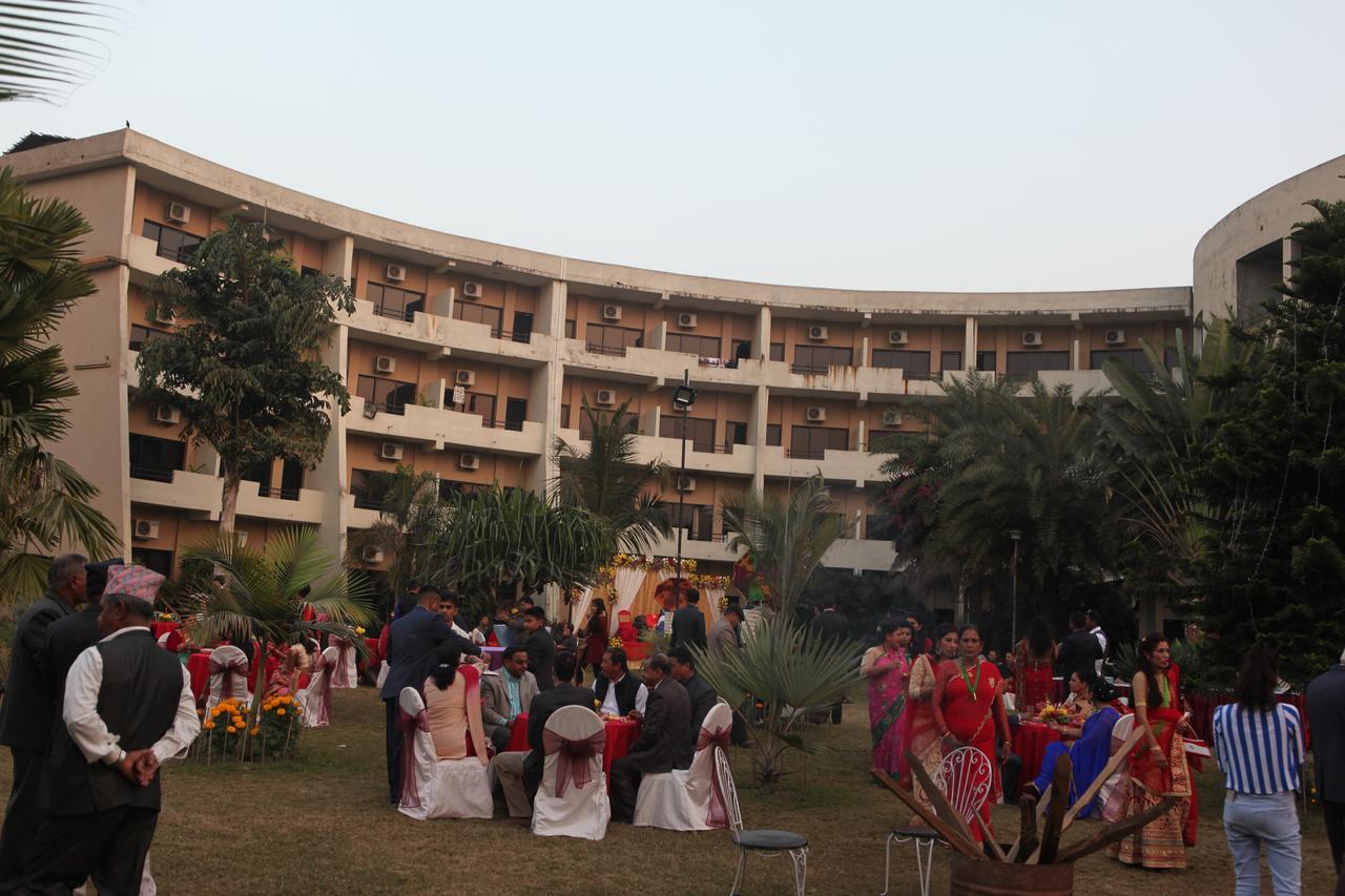 Central Palm Hotel Bharatpur  Exterior photo