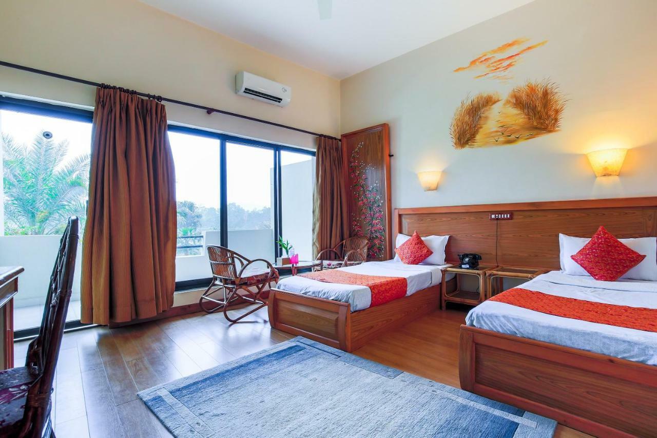 Central Palm Hotel Bharatpur  Exterior photo
