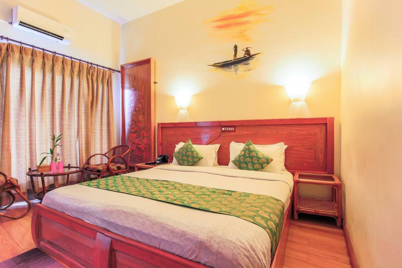 Central Palm Hotel Bharatpur  Exterior photo