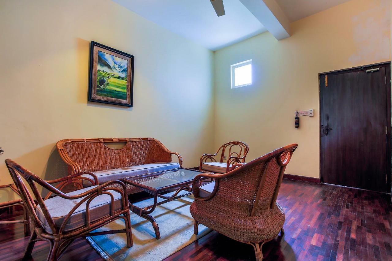 Central Palm Hotel Bharatpur  Exterior photo