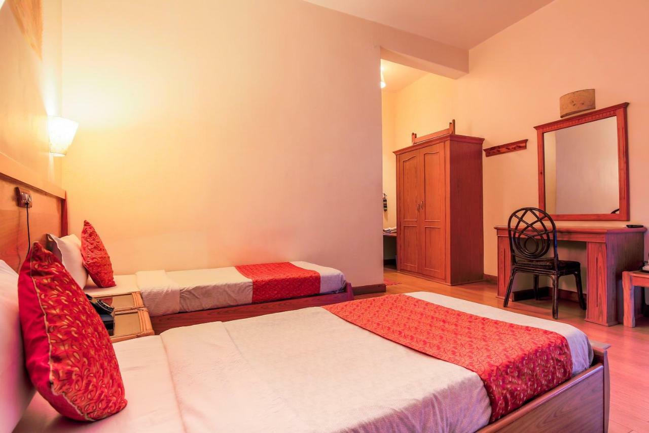 Central Palm Hotel Bharatpur  Exterior photo